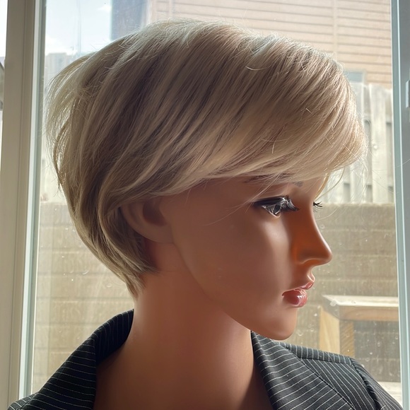 NWT 9” sassy blonde mix wig very short mens women’s unisex side or no parting - Picture 6 of 16